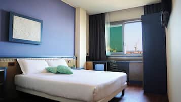 Standardzimmer, Hafenblick | Zimmersafe, Schreibtisch, VerdunkelungsvorhÀnge, schallisolierte Zimmer