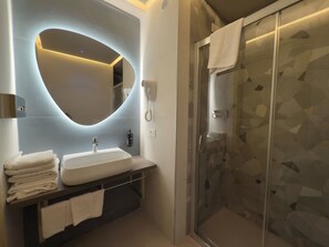 Shower, eco-friendly toiletries, hair dryer, slippers - President Hotel Palermo (Palermo)