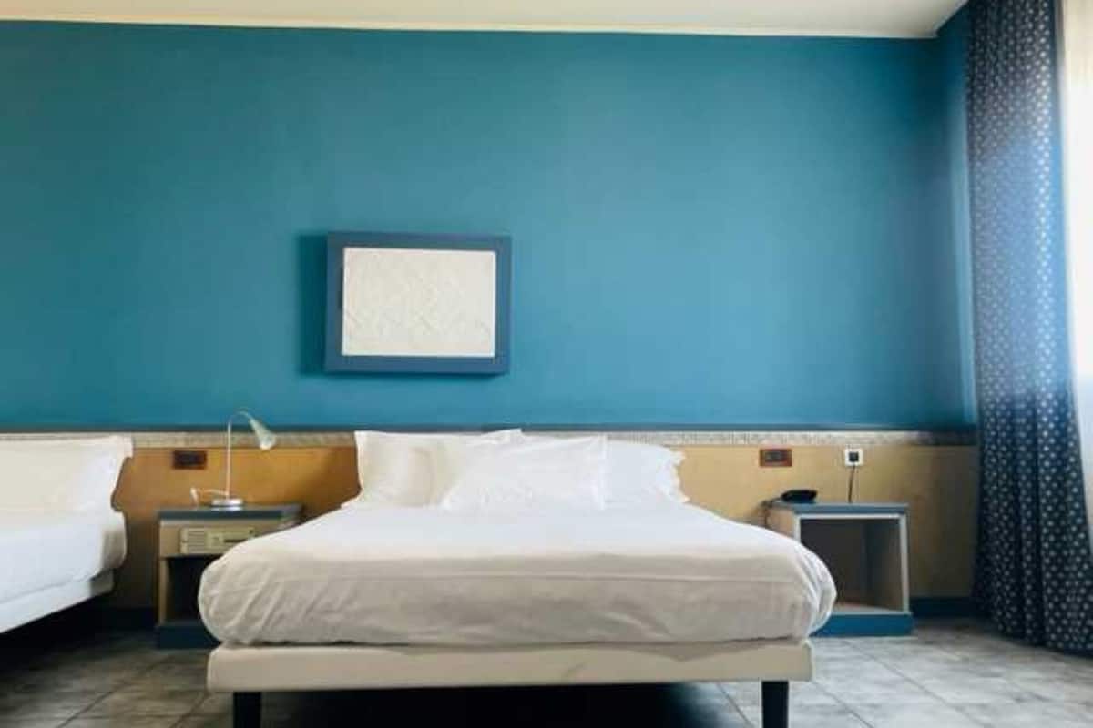 Standard Quadruple Room | In-room safe, desk, blackout drapes, soundproofing