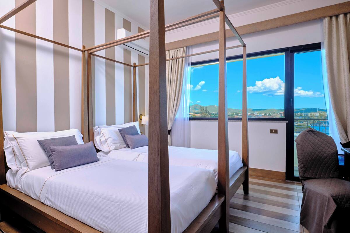 1 bedroom, hypo-allergenic bedding, down duvets, minibar