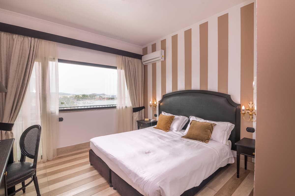 doppia superior uso singolo, 1 letto matrimoniale, balcone, con vista parco o mare | 1 bedroom, hypo-allergenic bedding, down duvets, minibar