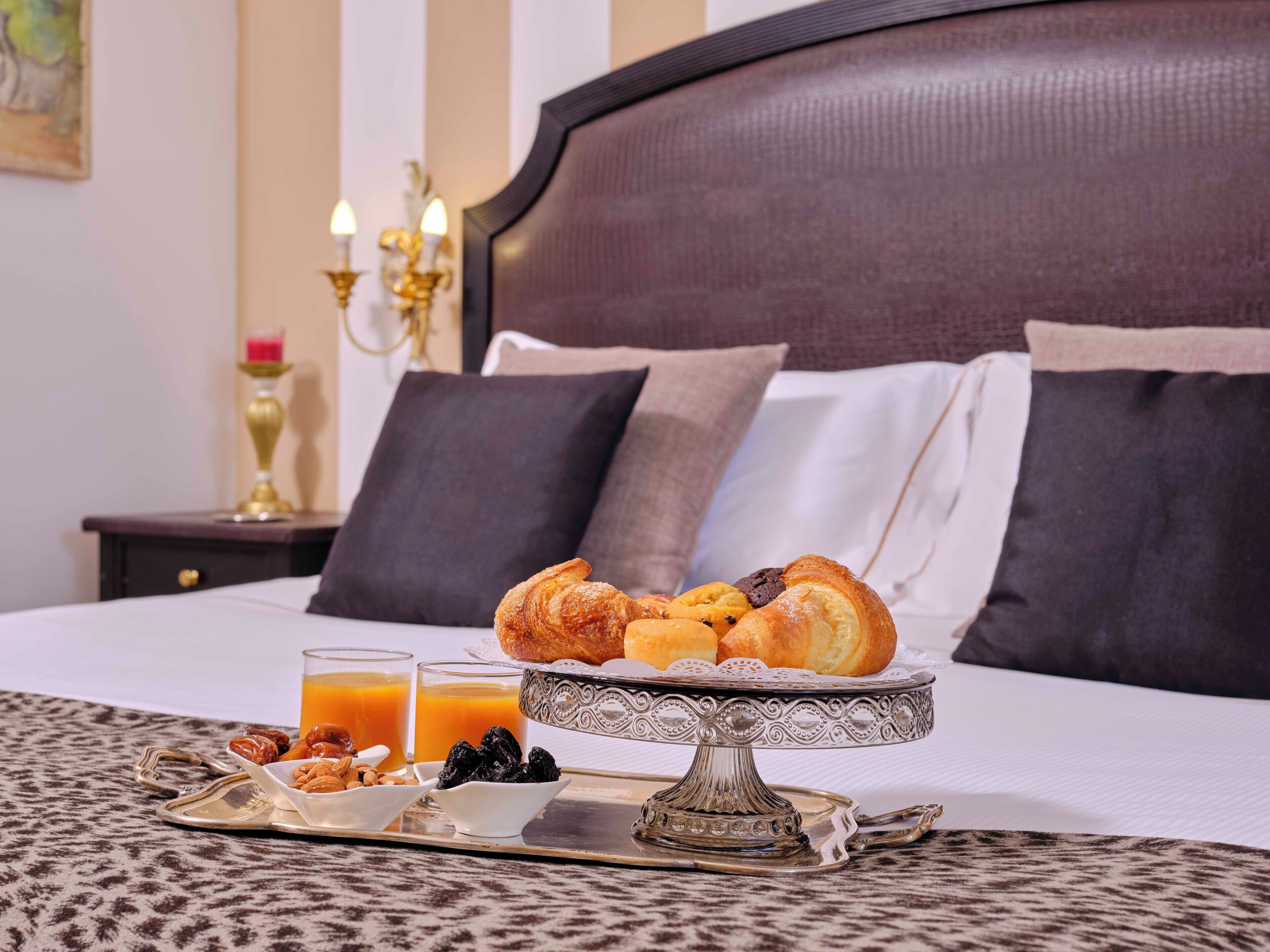 1 bedroom, hypo-allergenic bedding, down duvets, minibar