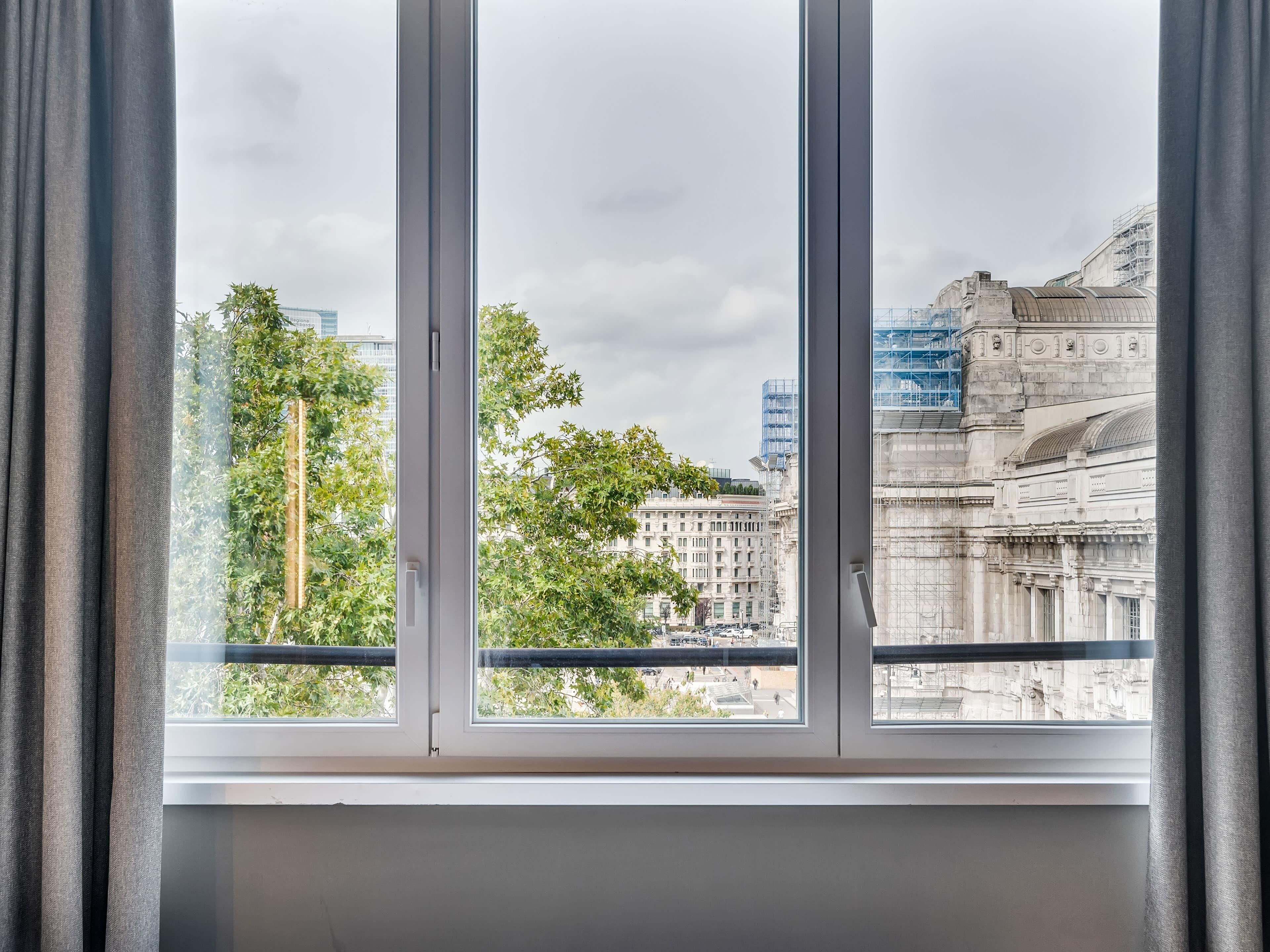 Standard Triple Room | In-room safe, individually furnished, desk, laptop workspace