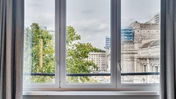 Standard Triple Room | In-room safe, individually furnished, desk, laptop workspace