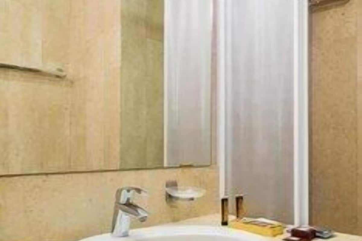Bathroom | Shower, free toiletries, hair dryer, bidet