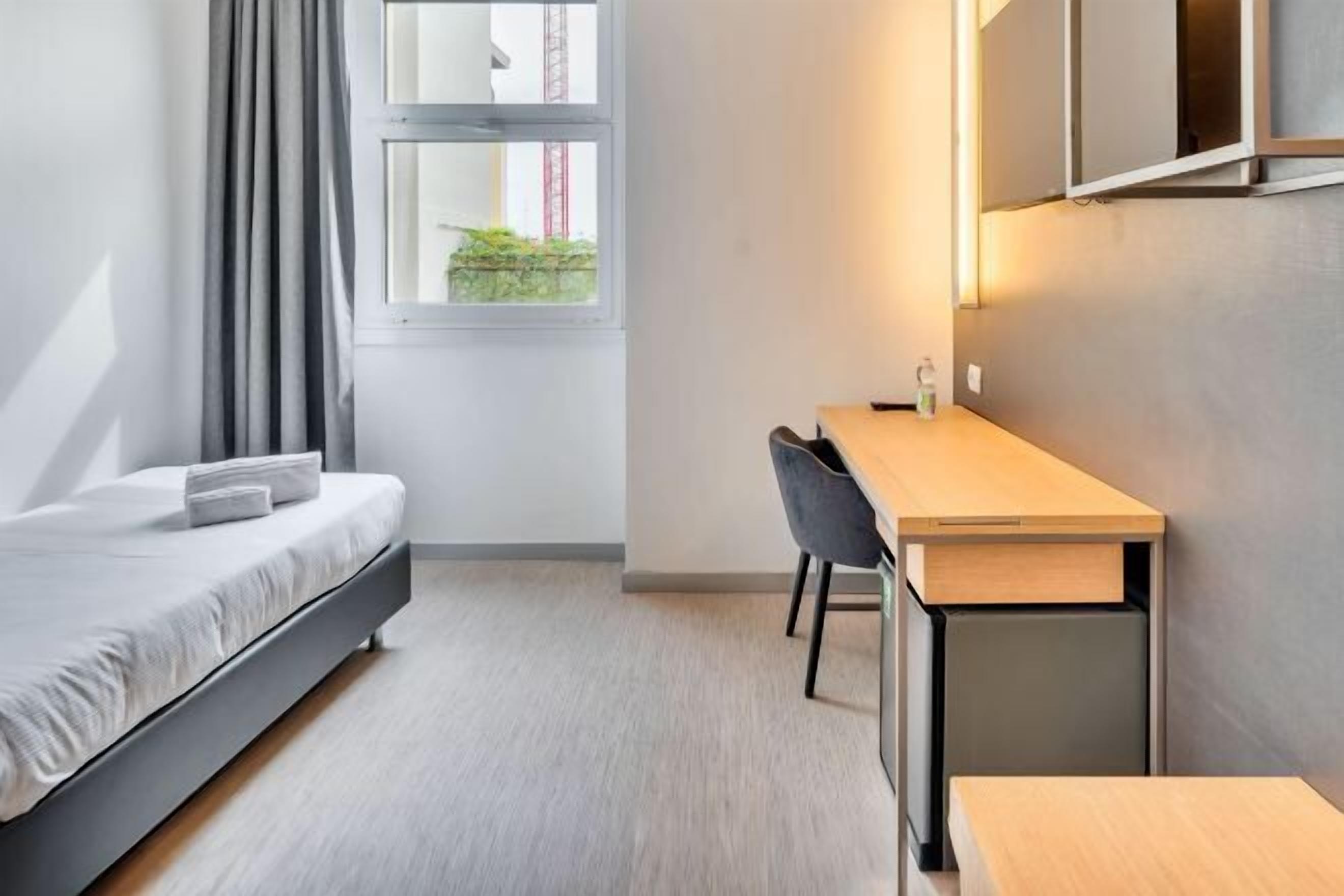 Safe på rommet, individuelt innredet og skrivebord