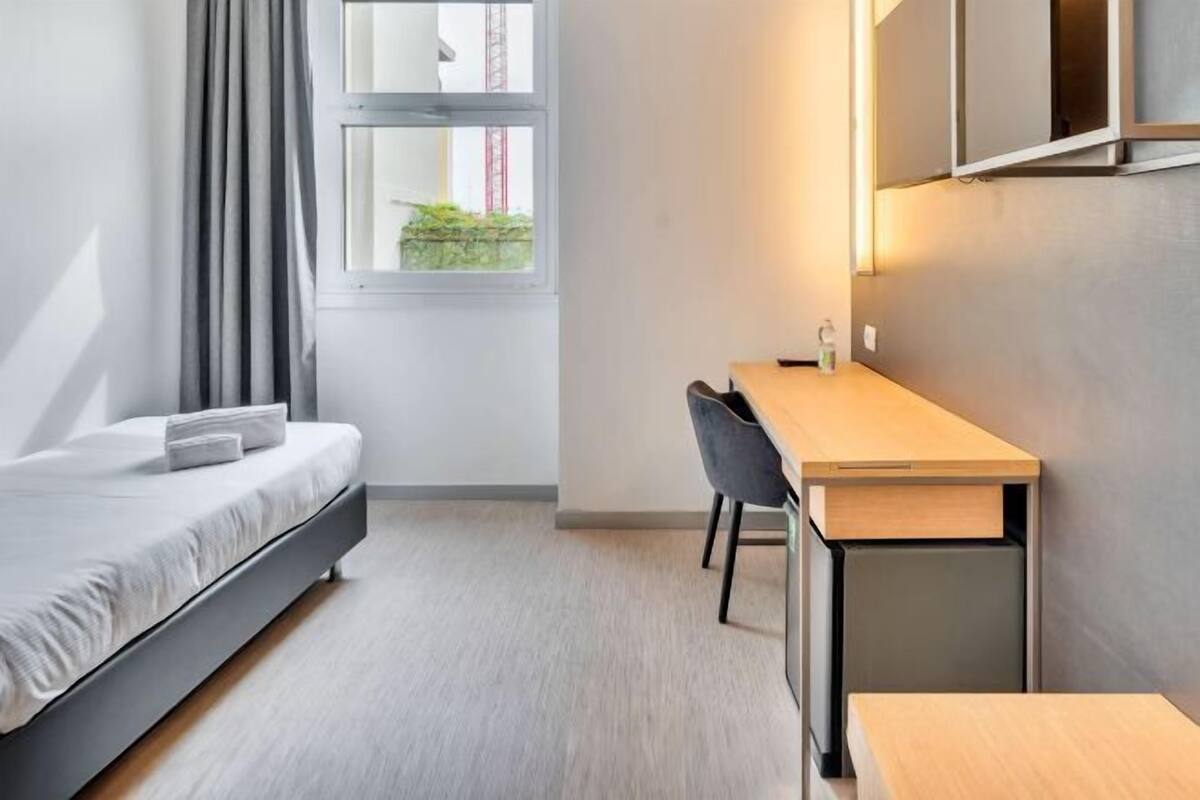 Safe på rommet, individuelt innredet og skrivebord