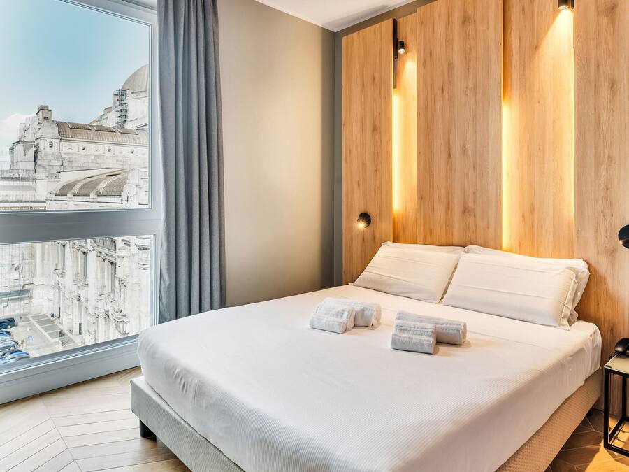 In-room safe, individually furnished, desk, laptop workspace