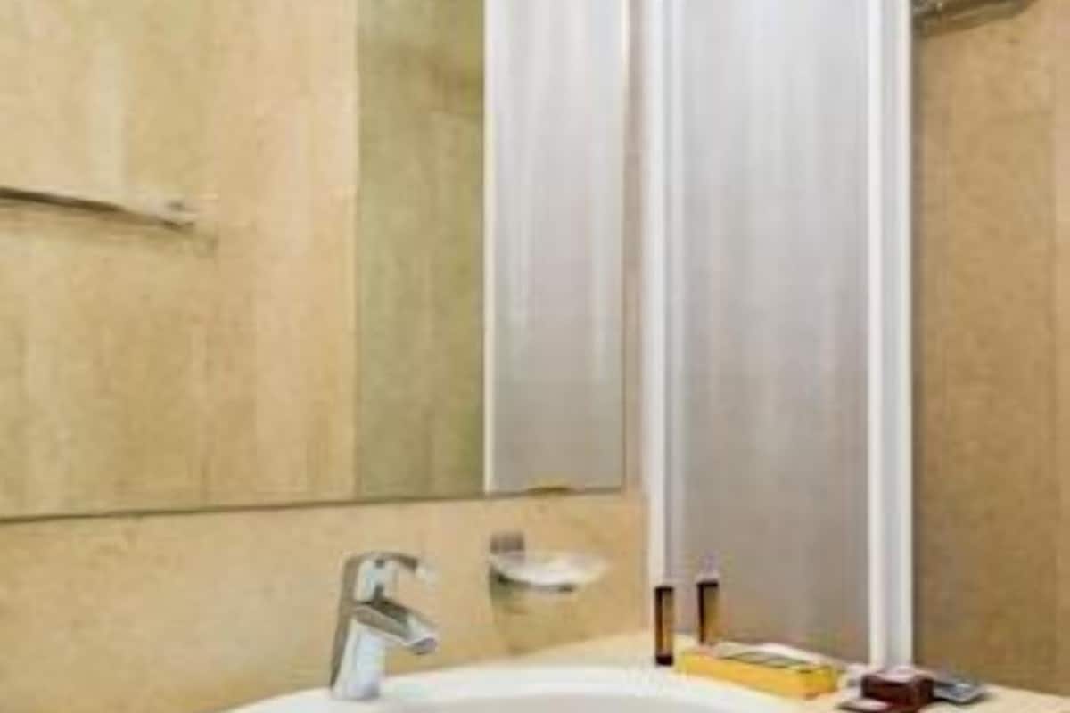 Bathroom | Shower, free toiletries, hair dryer, bidet