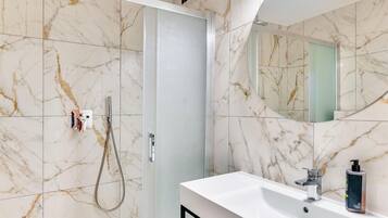 Standard-Zweibettzimmer | Badezimmer