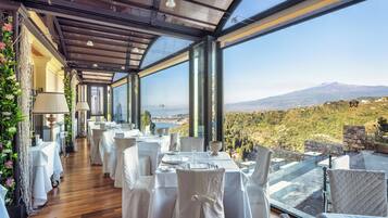 2 restaurants, breakfast, lunch, dinner served; international cuisine