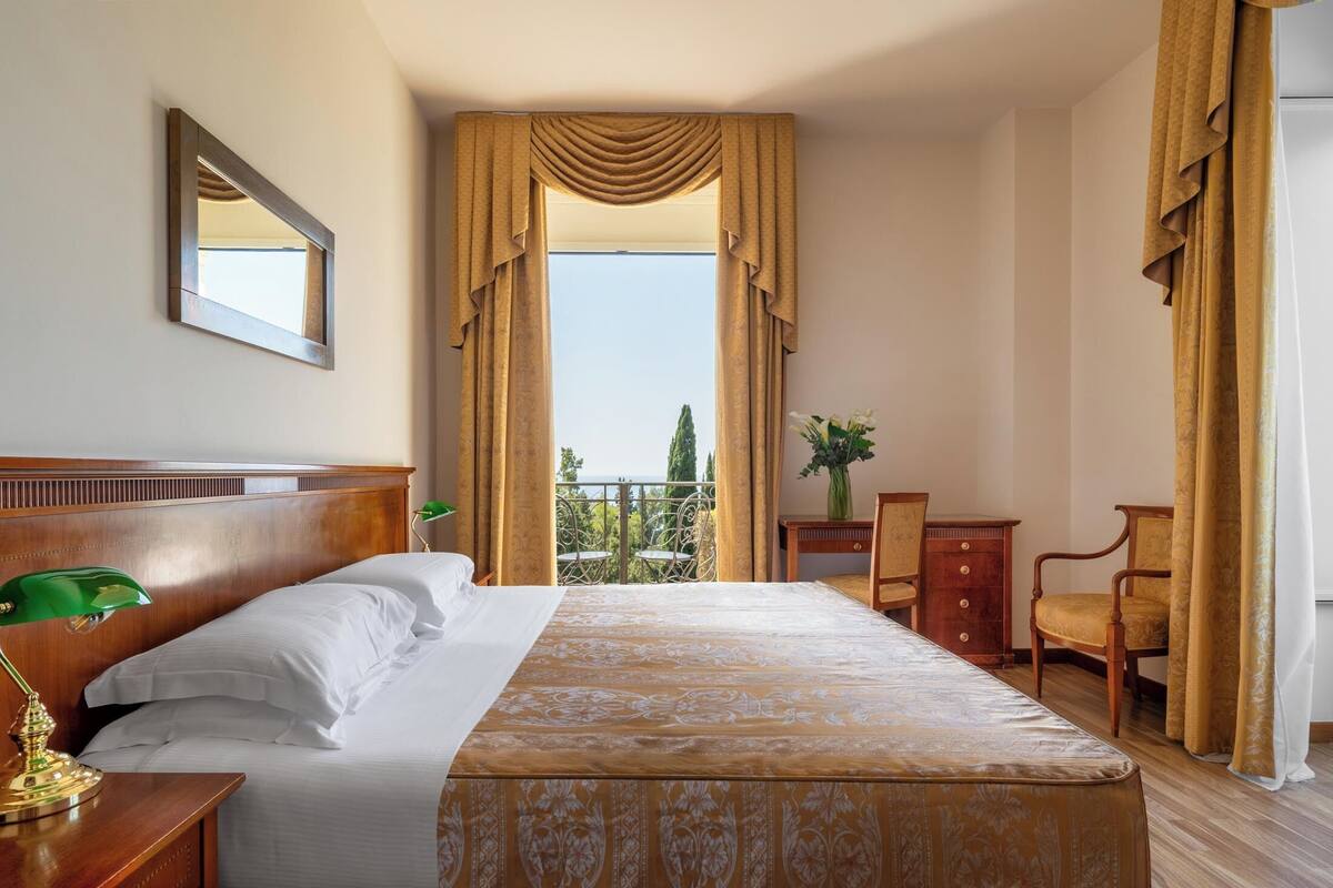Habitación doble, vistas al mar (Elegance) | Sábanas de algodón egipcio y ropa de cama de alta calidad