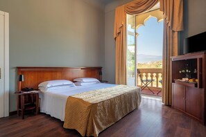 Deluxe Double Room | Egyptian cotton sheets, premium bedding, down duvets, minibar