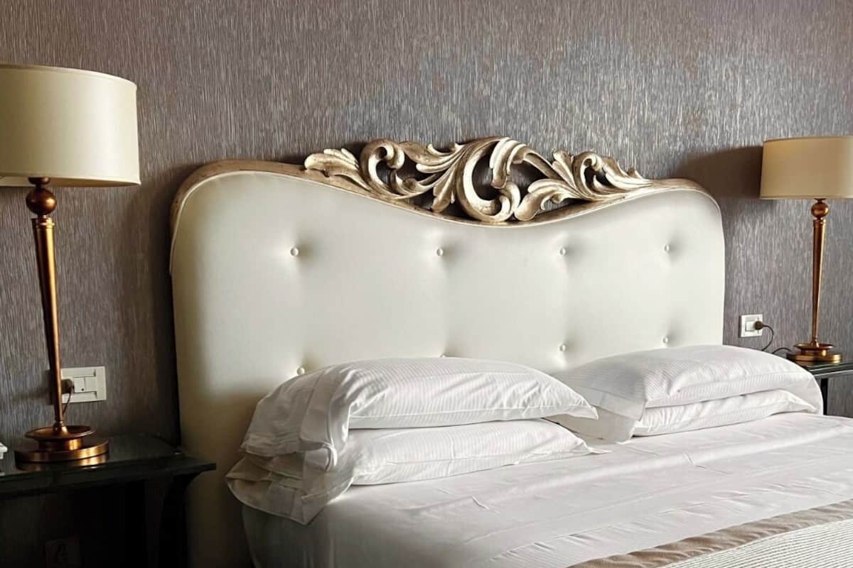 Comfort Room | Minibar, in-room safe, desk, laptop workspace