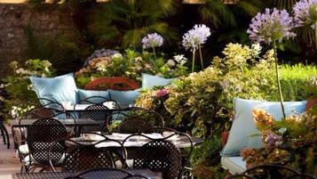 Breakfast served, local cuisine, al fresco dining