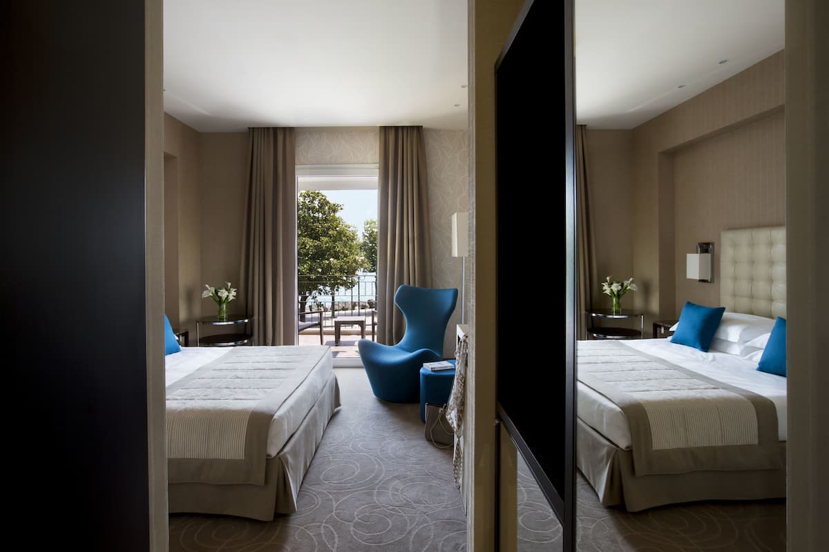 minibar, in-room safe, desk, laptop workspace