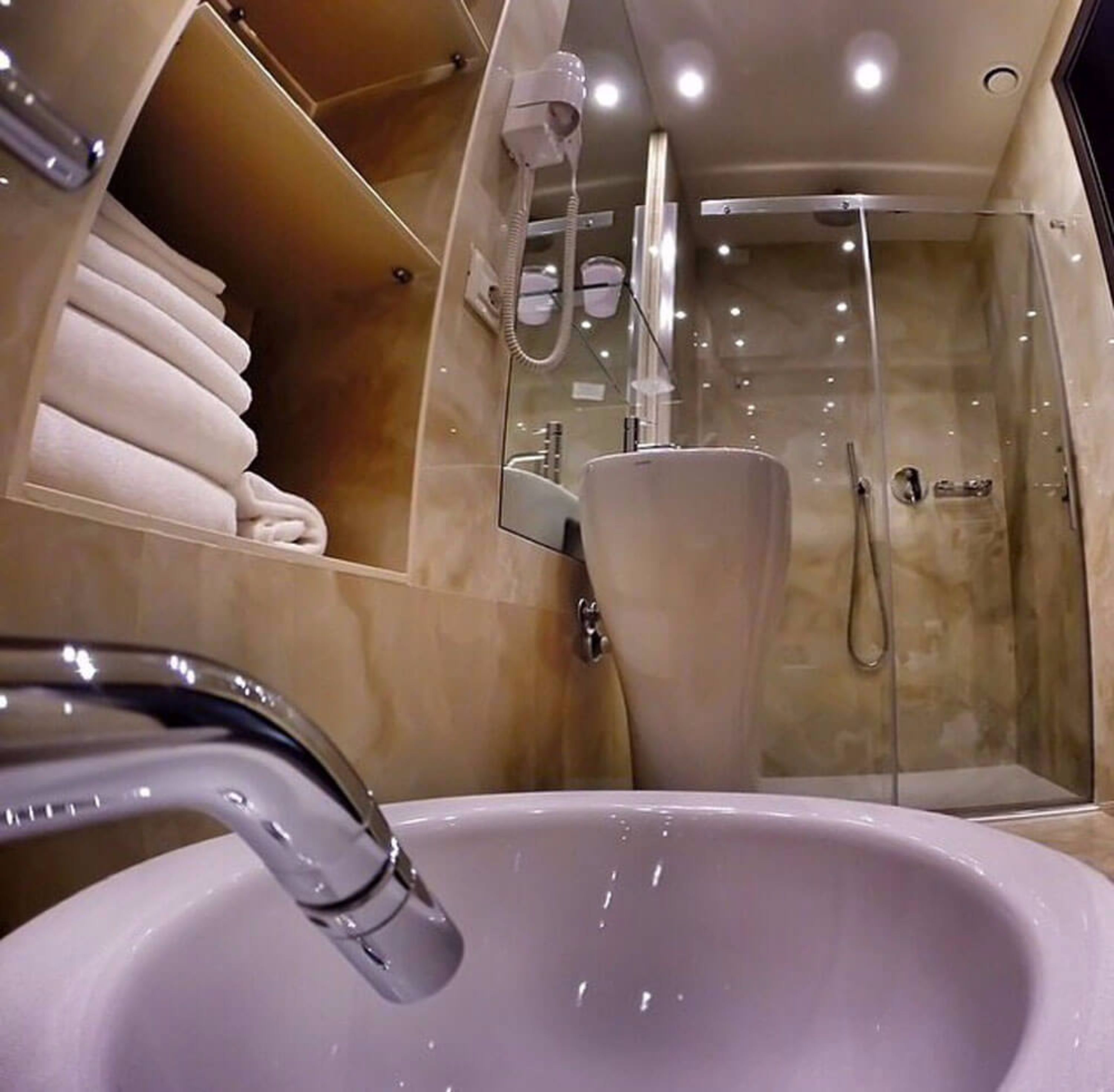 executive room, lake view | bathroom | free toiletries, hair dryer, slippers, bidet