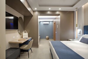 Deluxe Double or Twin Room (vasca idromassaggio all'aperto) | Premium bedding, down duvets, minibar, in-room safe - Montespina Park Hotel (Naples)