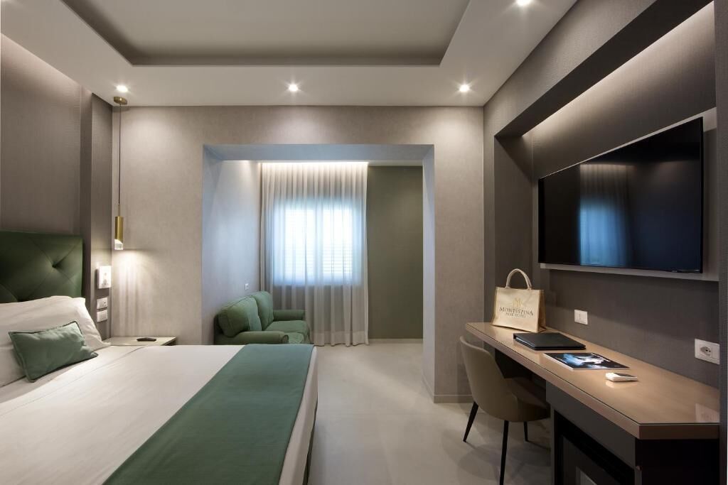 Premium bedding, down duvets, minibar, in-room safe