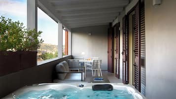 Executive-Suite, 1 Schlafzimmer, Balkon, Bergblick (soggiorno, idromassaggio all'aperto) | Hochwertige Bettwaren, Daunenbettdecken, Minibar, Zimmersafe