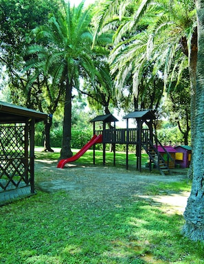 Children’s play area – outdoor