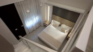 Ropa de cama de alta calidad, cubrecamas y minibar