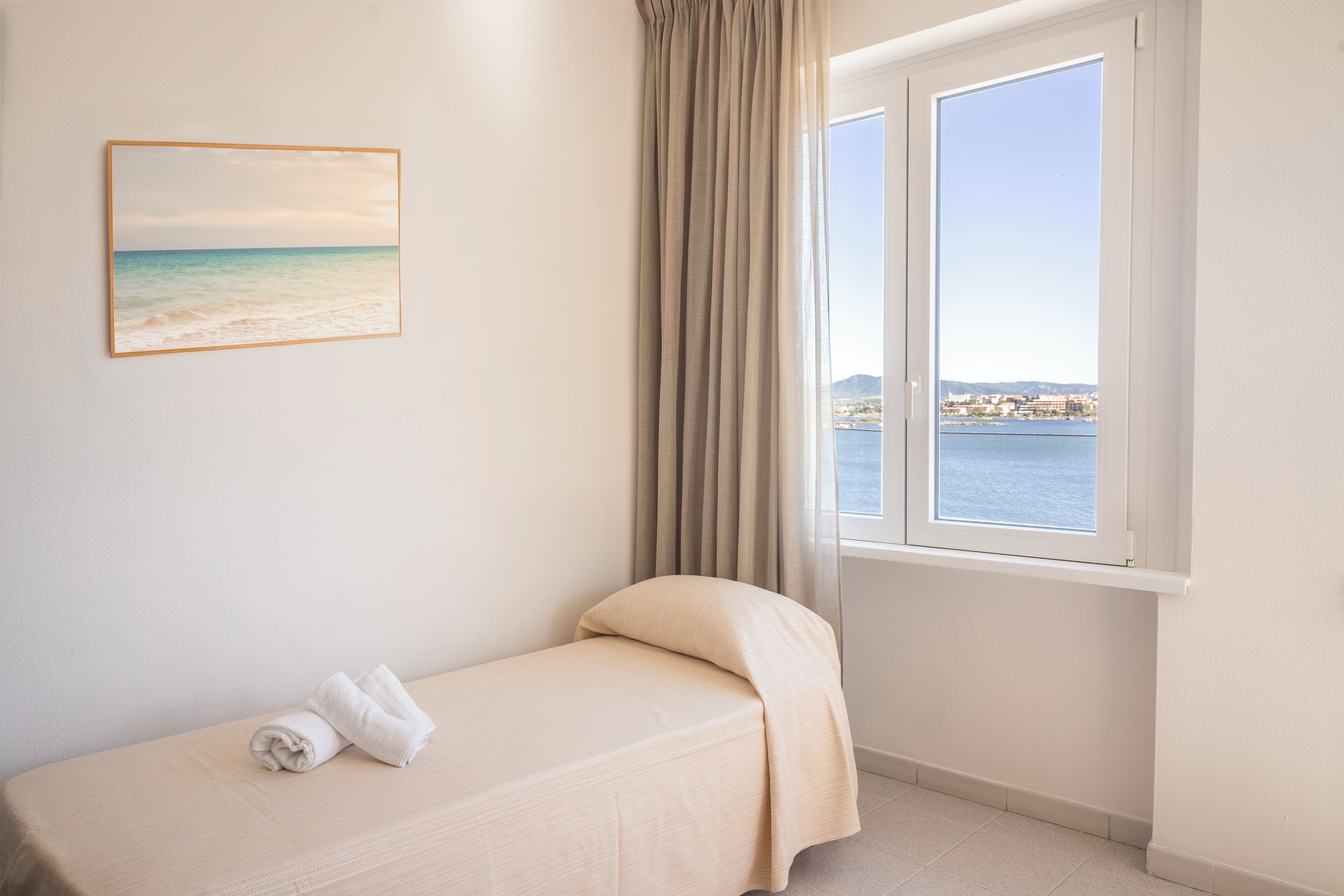 double room single use | minibar, free wifi, bed sheets