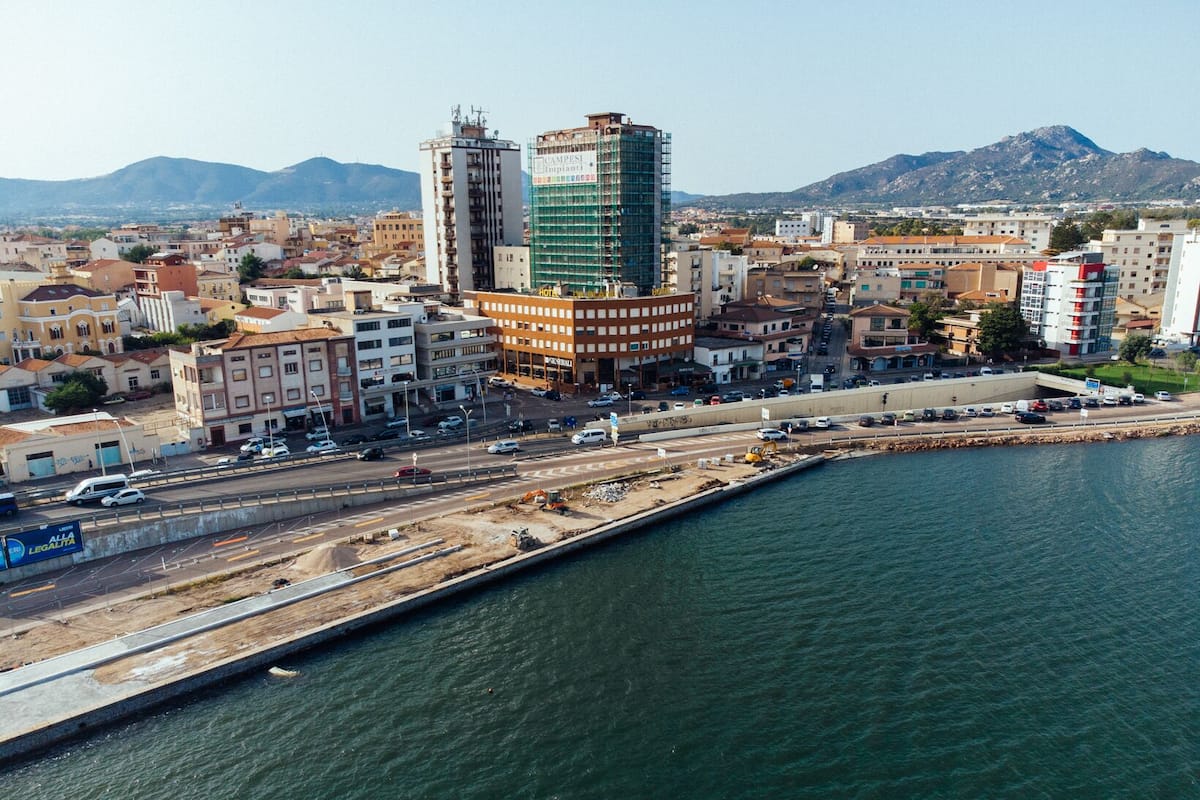 Minibar, free WiFi, bed sheets