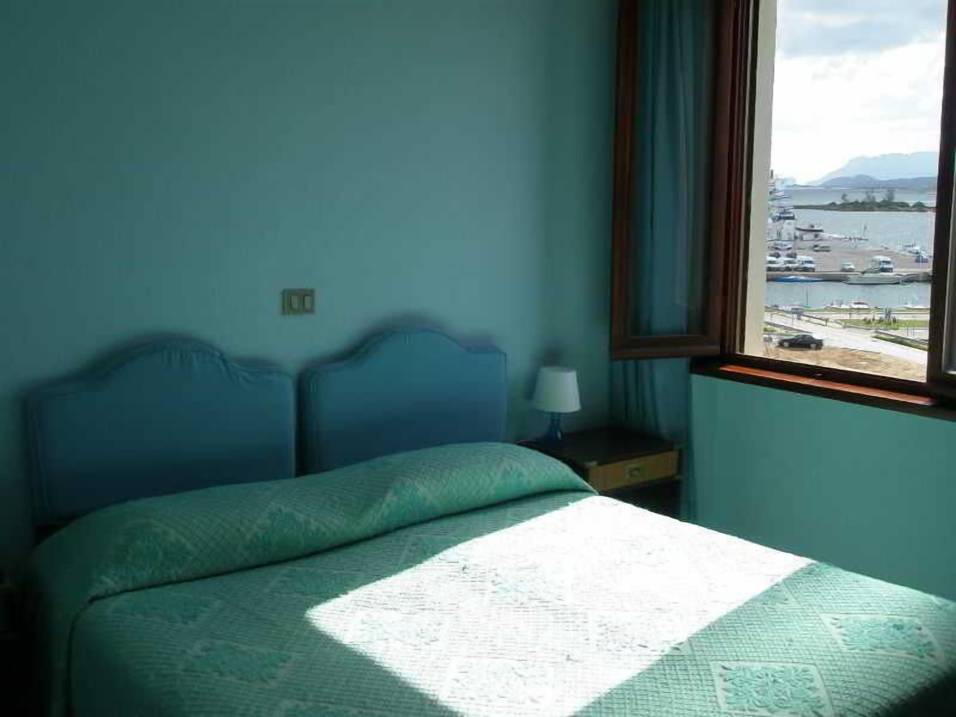 Frigobar, Wi-Fi de cortesia, roupa de cama