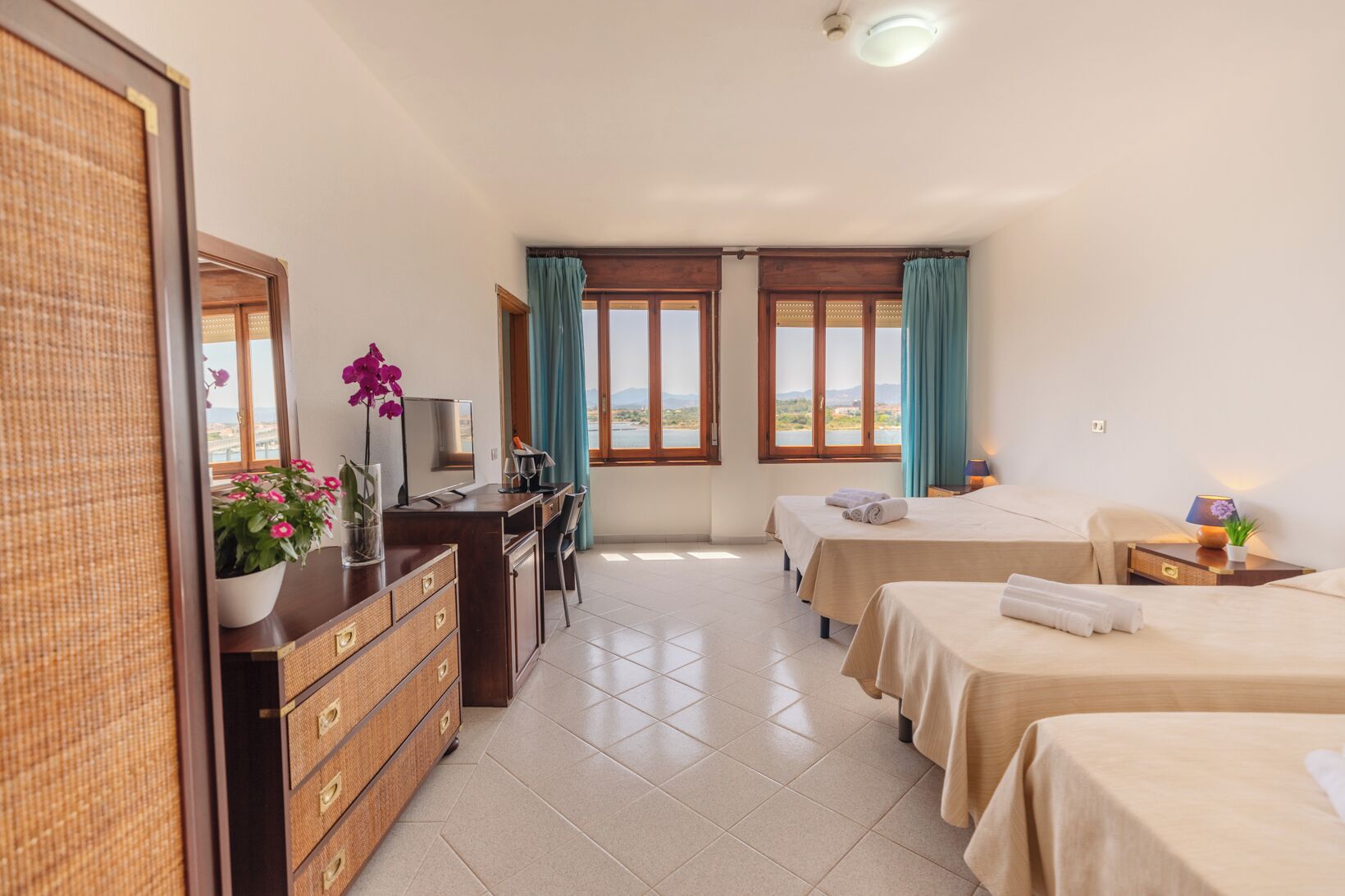 Frigobar, Wi-Fi de cortesia, roupa de cama