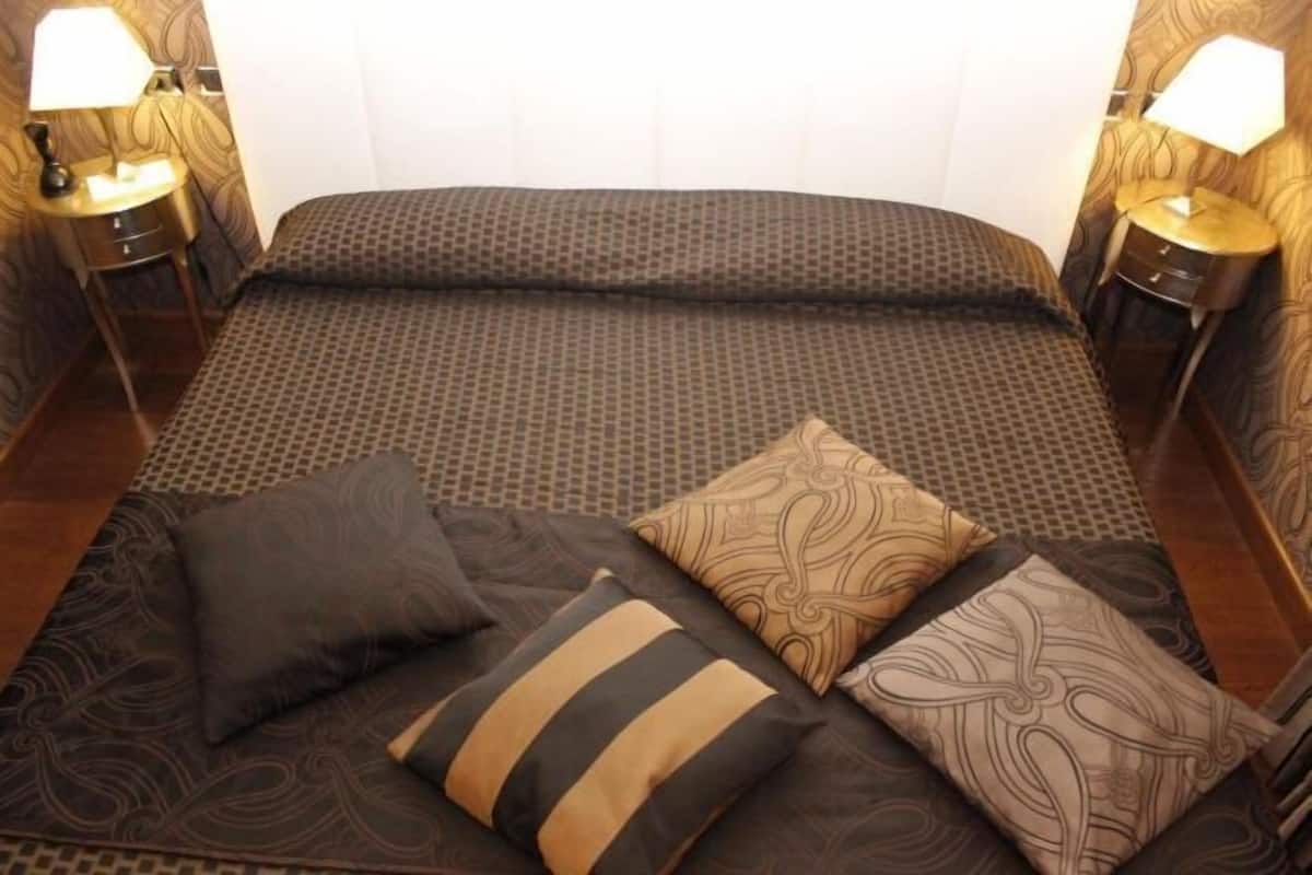 Minibar, bureau, Wi-Fi gratuit, draps fournis