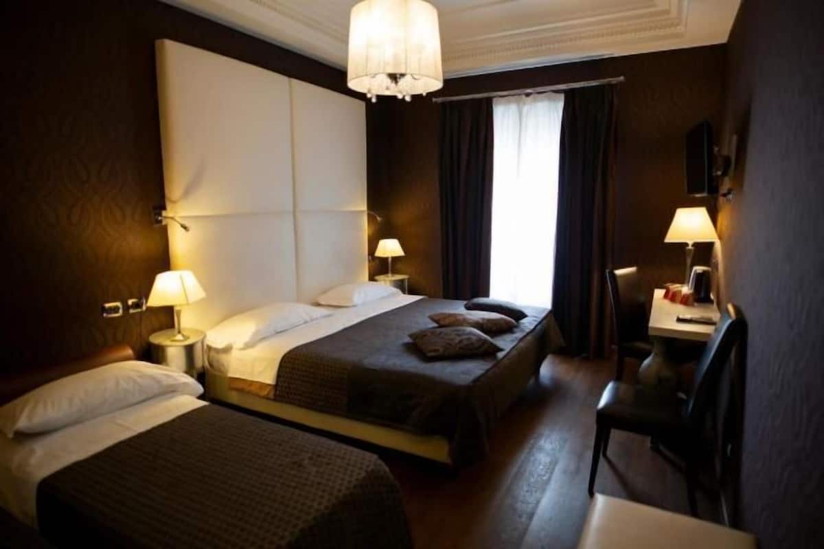 Minibar, bureau, Wi-Fi gratuit, draps fournis