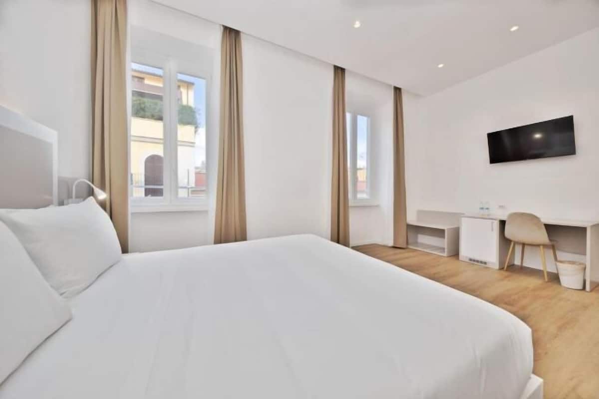 Minibar, bureau, Wi-Fi gratuit, draps fournis