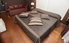 Standard Quadruple Room | Minibar, desk, free WiFi, bed sheets - LH Hotel Andreotti (Rome)