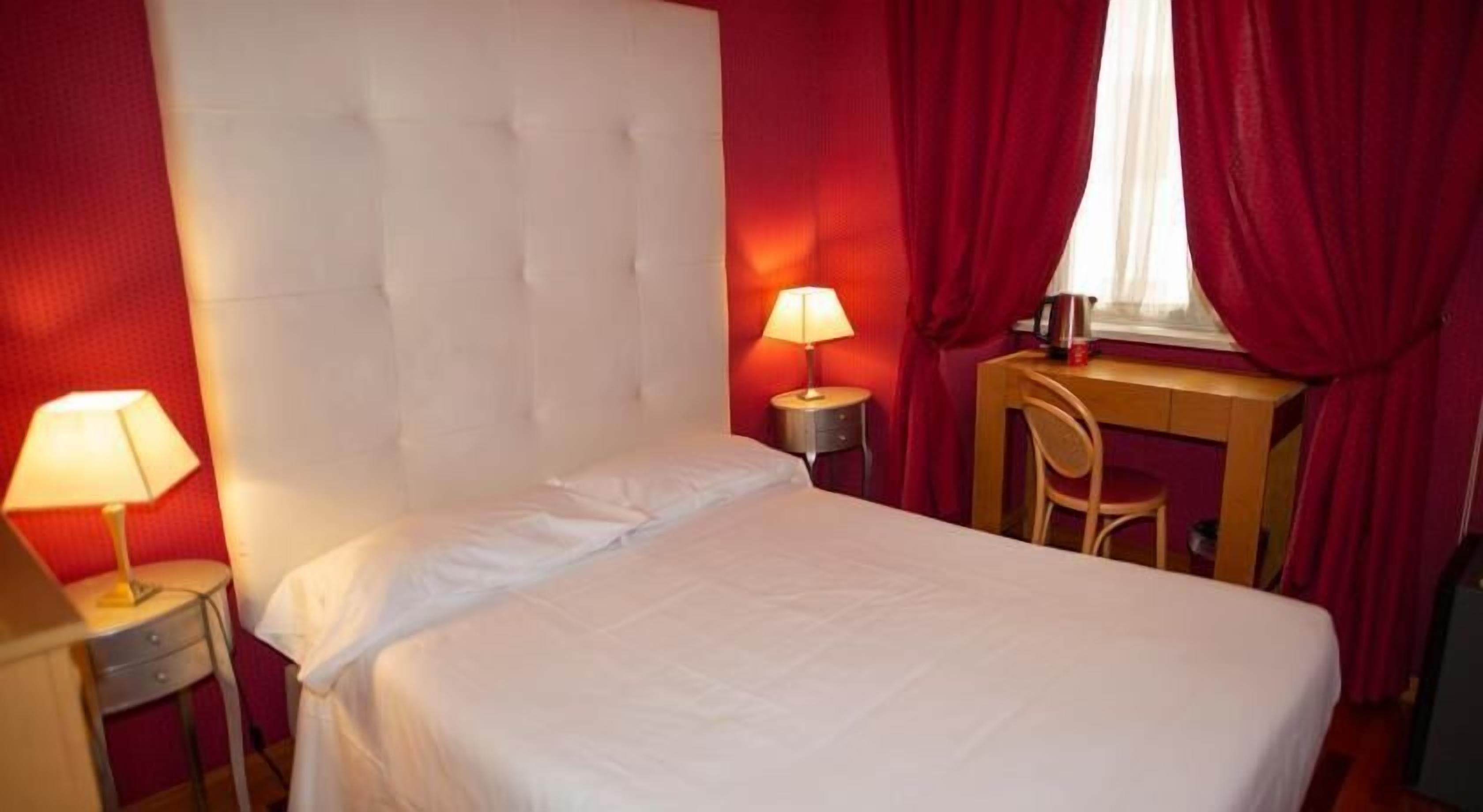 Minibar, desk, free WiFi, bed sheets