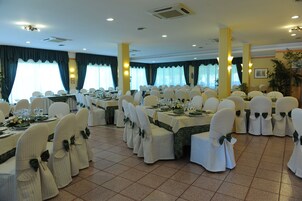 2 restaurantes; se sirve desayuno, almuerzo, cena y brunch