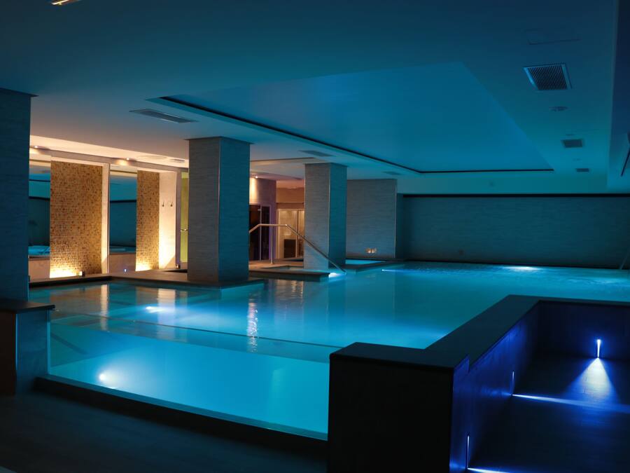 Couples treatment rooms, body treatments, aromatherapy