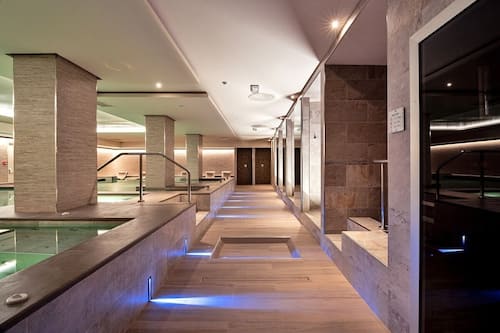 Couples treatment room(s), body treatments, aromatherapy