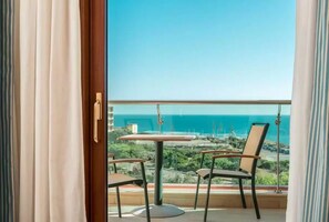 Quarto casal, sacada, vista para o mar | Vista para praia/oceano