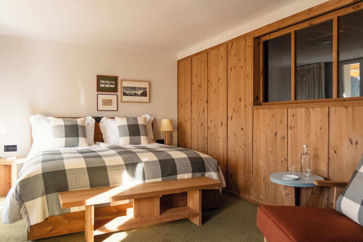 Habitación Deluxe (Jungfrau) | Ropa de cama de alta calidad, camas con pillow-top y minibar