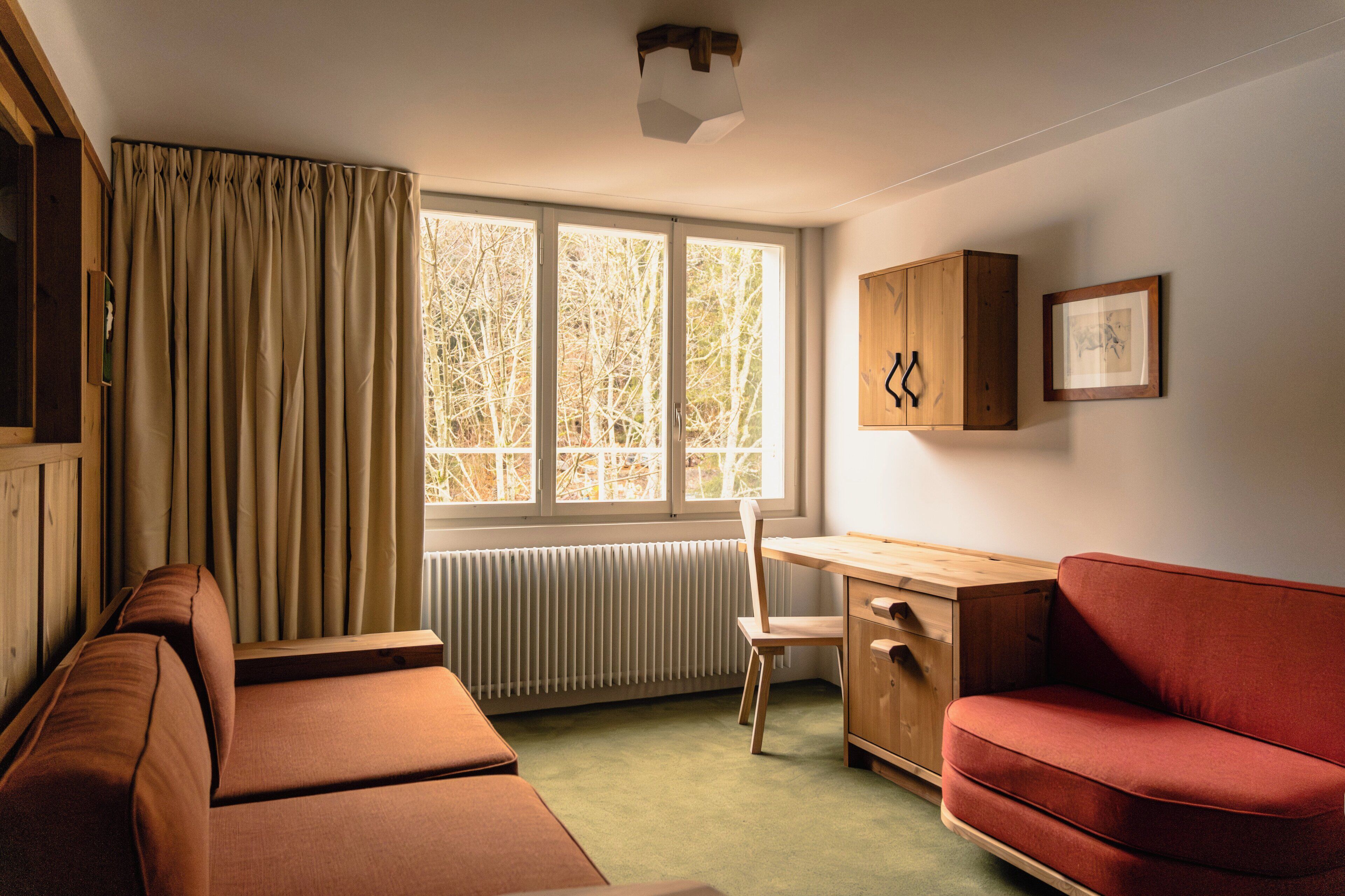 Luxe beddengoed, pillowtop-bedden, een minibar, een kluis op de kamer