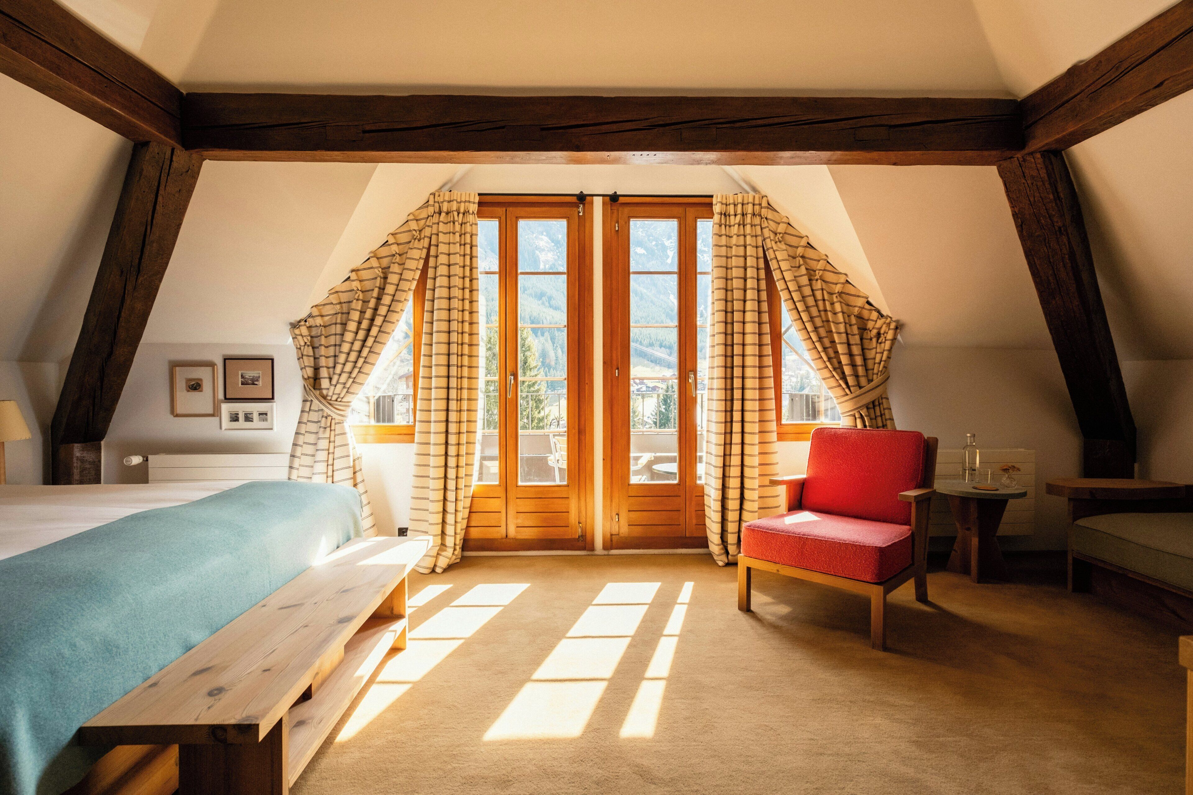 Premium bedding, pillow-top beds, minibar, in-room safe