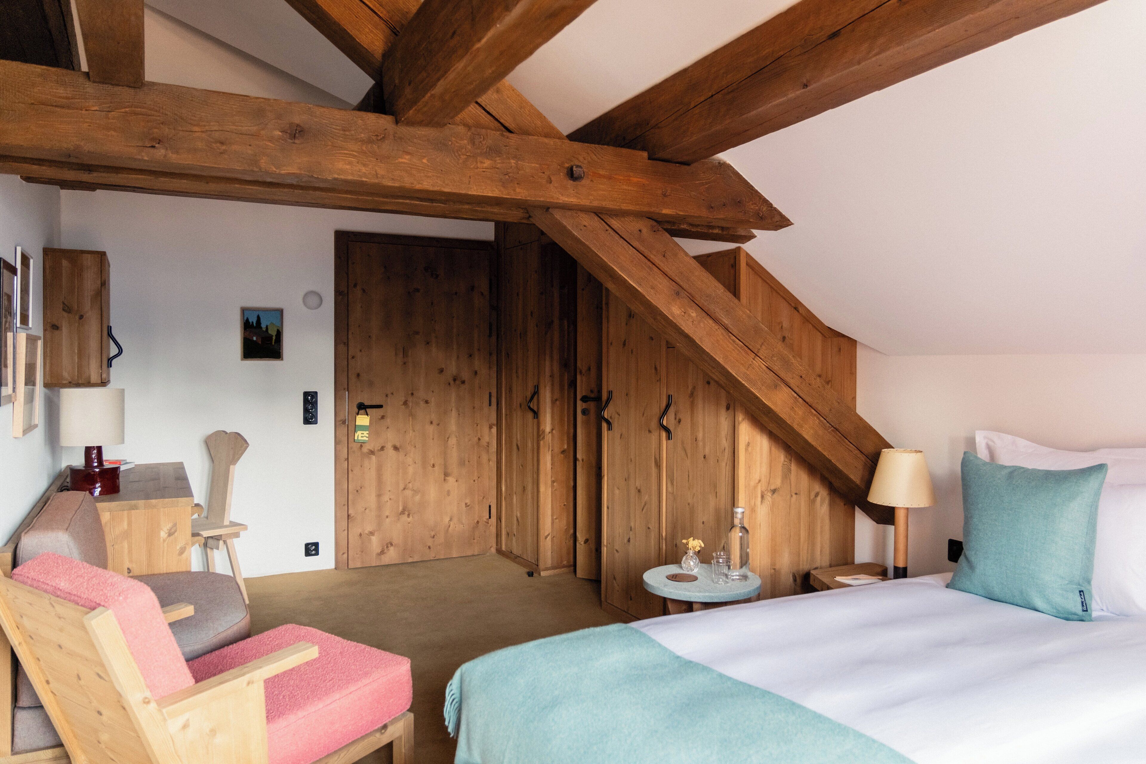Superior kamer (Attic, Jungfrau View) | Luxe beddengoed, pillowtop-bedden, een minibar, een kluis op de kamer