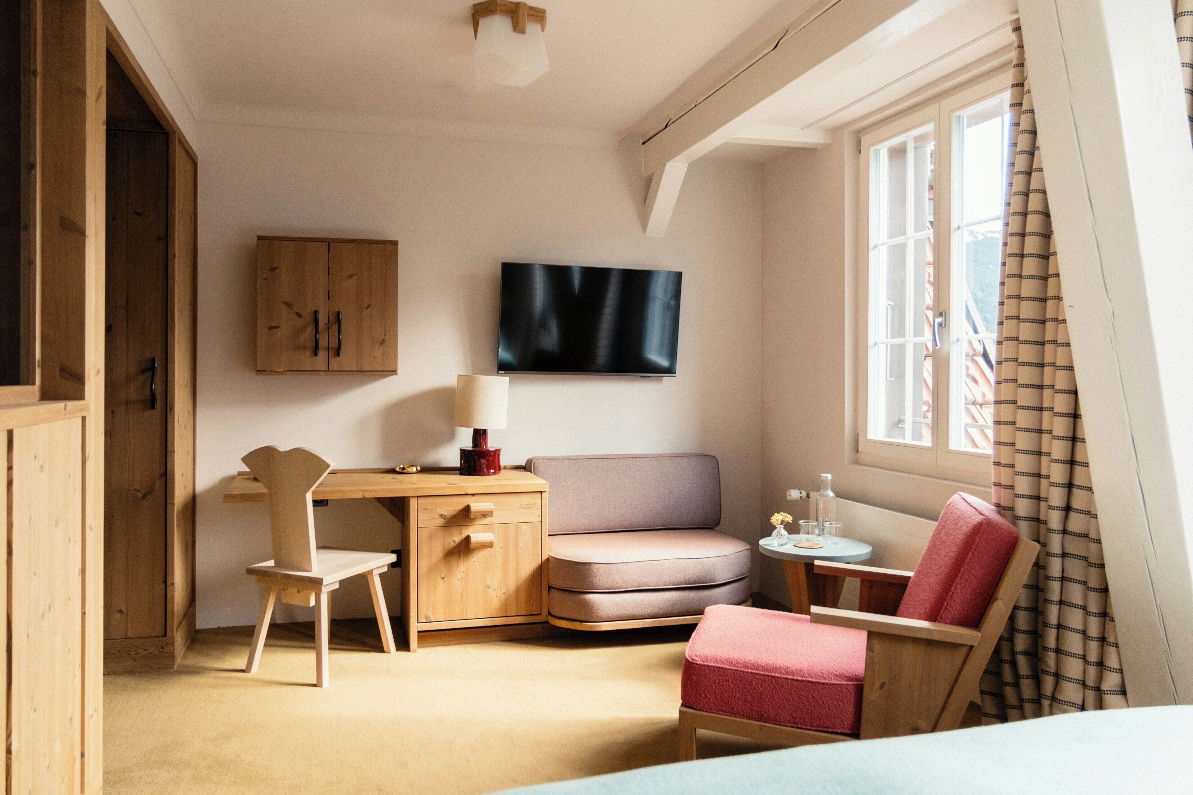 Habitación Deluxe (Jungfrau) | Ropa de cama de alta calidad, colchones con acolchado adicional, minibar