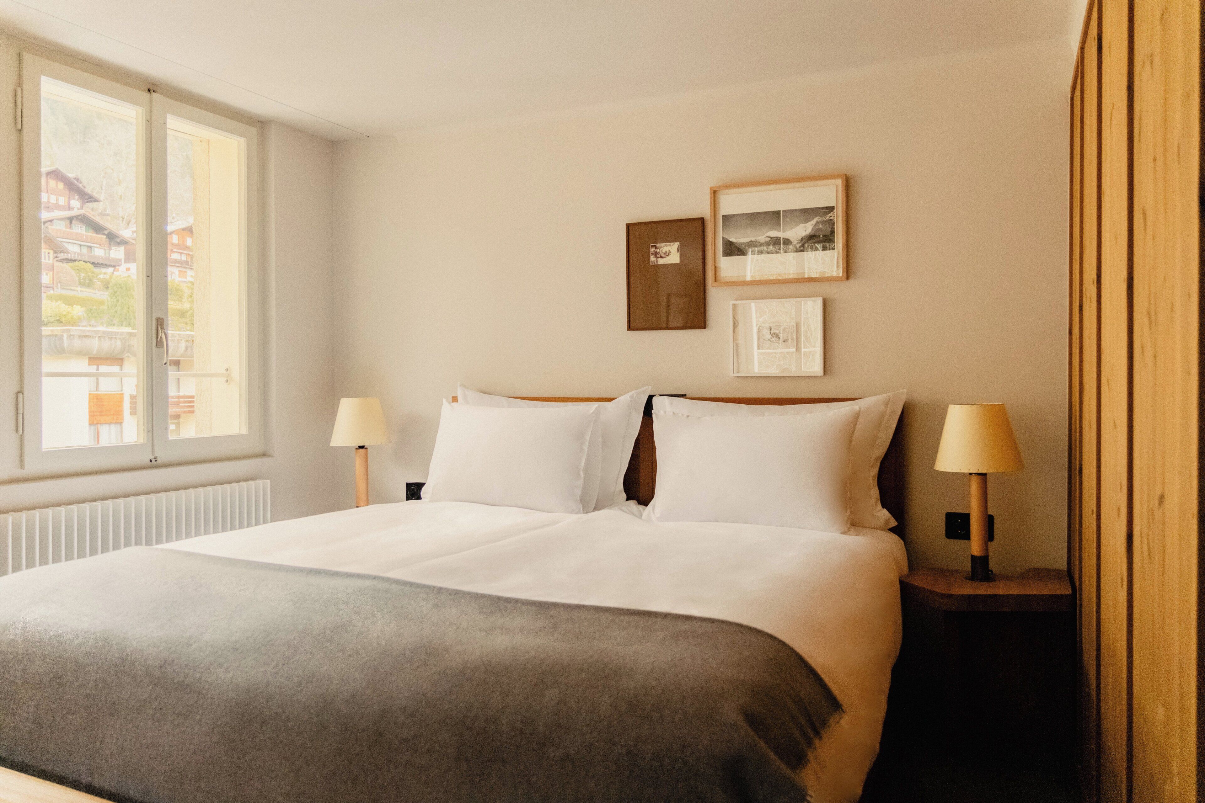 Ropa de cama de alta calidad, colchones con acolchado adicional, minibar