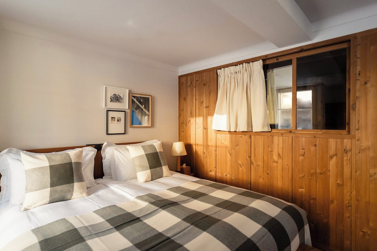 Habitación superior, vista al jardín | Ropa de cama de alta calidad, camas con pillow-top y minibar