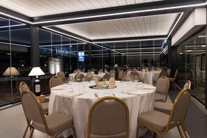 Ze serveren er ontbijt, lunch en diner 