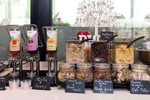 Breakfast, lunch, dinner served; Italian cuisine, alfresco dining  - Best Western Hotel Rome Airport (Fiumicino)