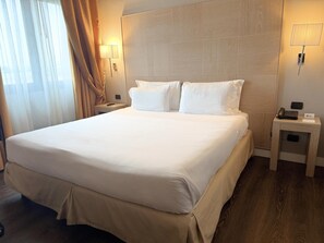 Comfort Room, 1 Queen Bed | Minibar, in-room safe, desk, blackout drapes - Best Western Hotel Rome Airport (Fiumicino)