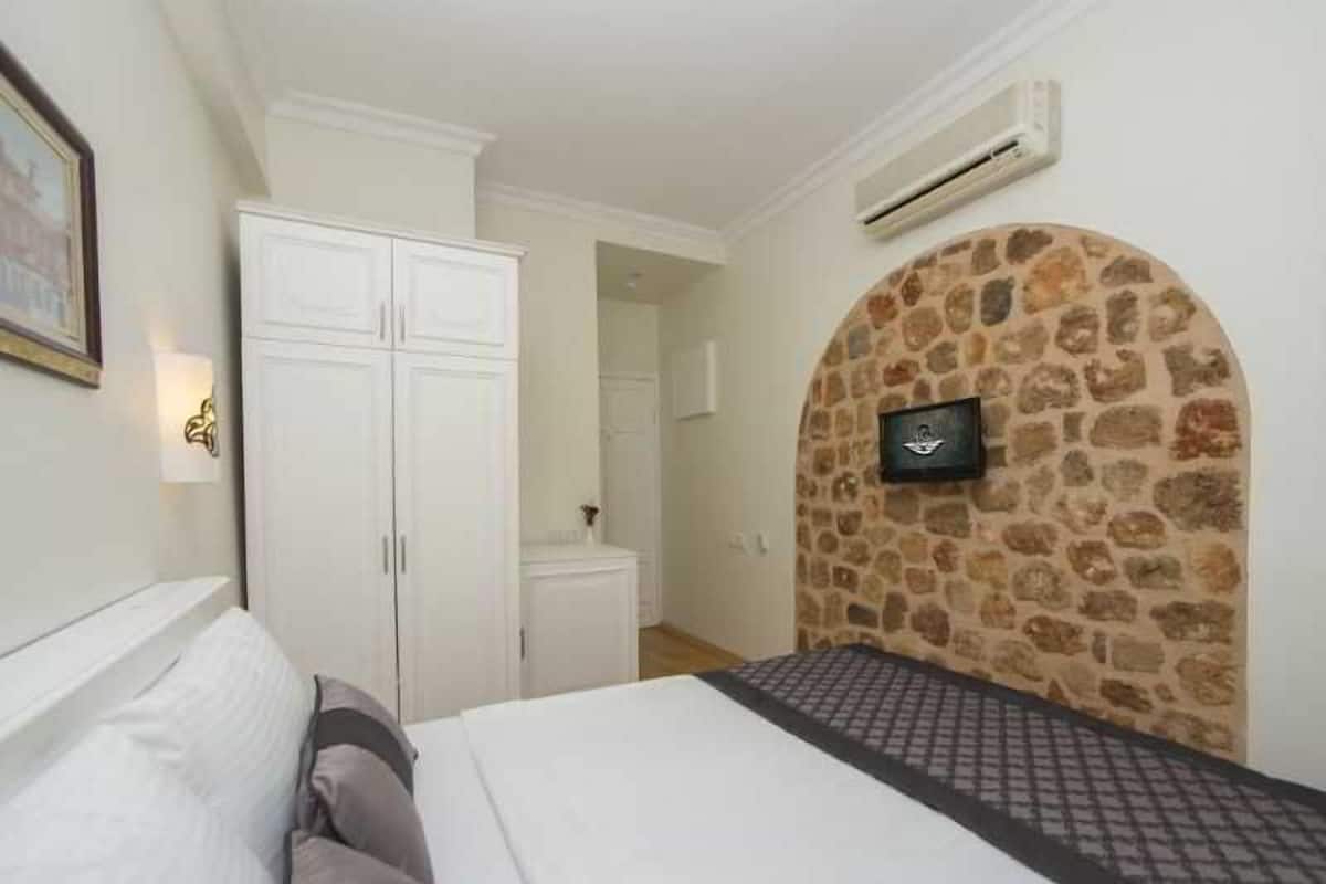 Minibar, coffres-forts dans les chambres, rideaux occultants